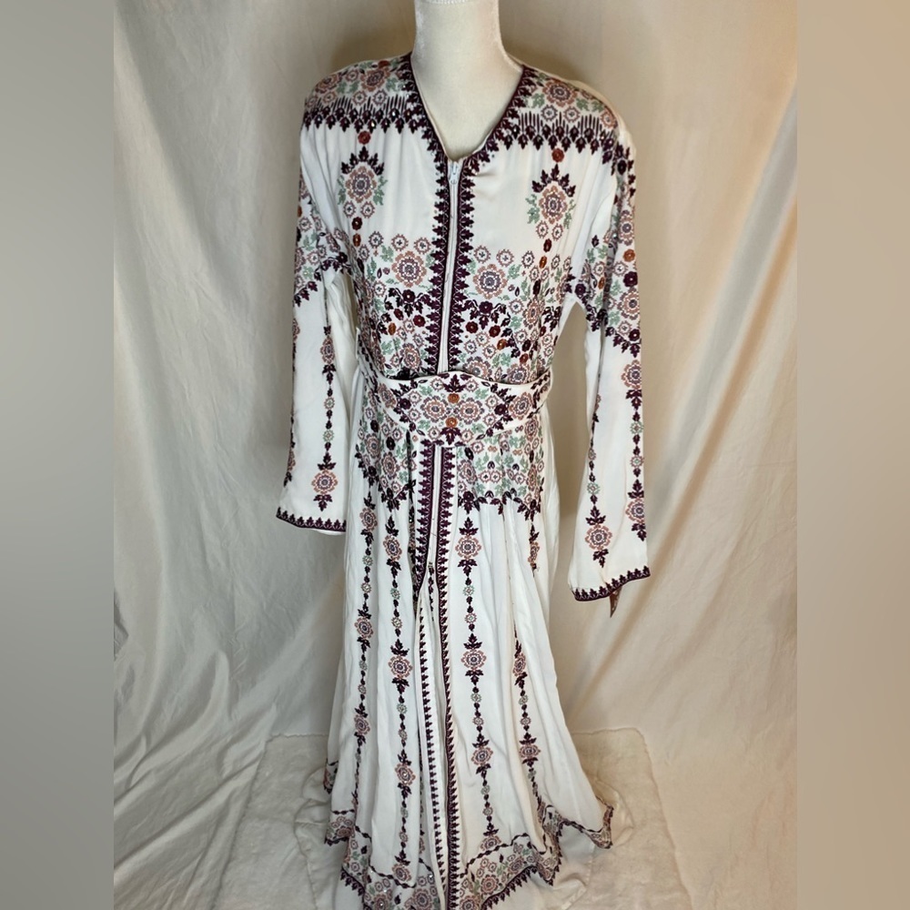 Embroidered White and Purple Kaftan Maxi Dress Modest Long Sleeve Size M/L NWT - Picture 3 of 10